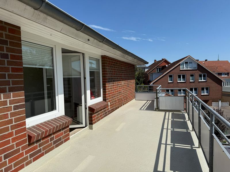 Gepflegte 2 -Zimmer + große Wohndiele-Maisonette-Wohnung mit schönem Balkon in Buchholz